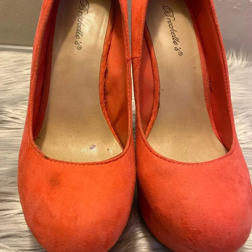 Breckelle’s Coral Wedge Heel